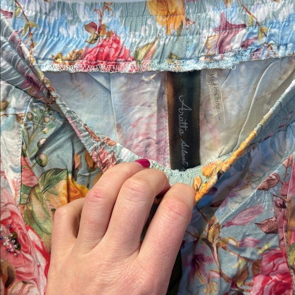 NWT Rose print pants with velvet strip - Picture 2 of 6